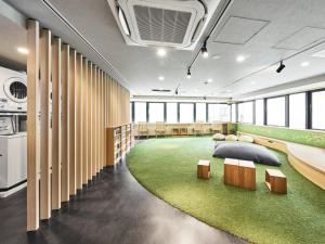 a room with a bed and a green rug at MIMARU Tokyo Ikebukuro in Tokyo