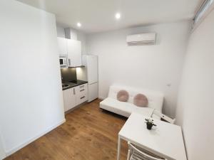 Kuchyň nebo kuchyňský kout v ubytování Beach garden apartment