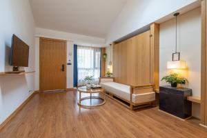 Sjónvarps- og/eða afþreyingartæki á Zhangjiajie ZhuMan Holiday B&B