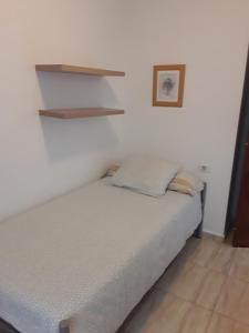 Postel nebo postele na pokoji v ubytování ÁTICOS BELLA LUCÍA