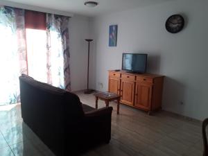 TV a/nebo společenská místnost v ubytování ÁTICOS BELLA LUCÍA