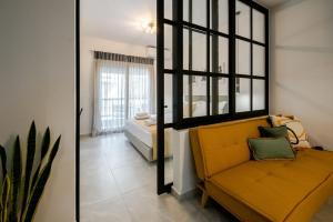 Χώρος καθιστικού στο Boho Chic Retreat Suite +12 φωτογραφίες
