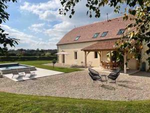 Πισίνα στο ή κοντά στο Country house, heated pool, nordic bath and great views