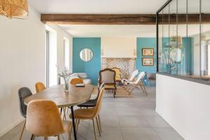 Χώρος καθιστικού στο Country house, heated pool, nordic bath and great views