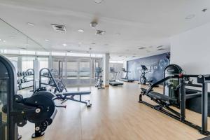 Fotografie z fotogalerie ubytování Luxury Azizi Mina Beachfront Apartments v Dubaji