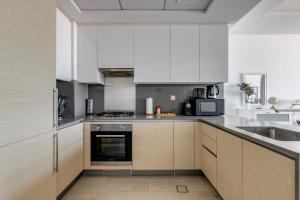 Fotografie z fotogalerie ubytování Luxury Azizi Mina Beachfront Apartments v Dubaji