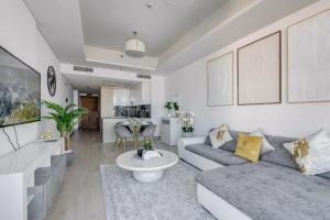Fotografie z fotogalerie ubytování Luxury Azizi Mina Beachfront Apartments v Dubaji