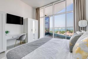 Fotografie z fotogalerie ubytování Luxury Azizi Mina Beachfront Apartments v Dubaji