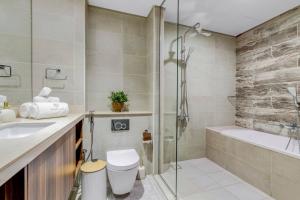 Fotografie z fotogalerie ubytování Luxury Azizi Mina Beachfront Apartments v Dubaji