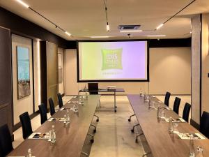 ibis Styles Kraków East商务区和/或会议室