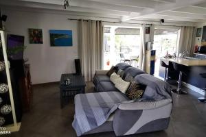 Posezení v ubytování Villa Barracuda Elegante St Gilles - Piscine privée