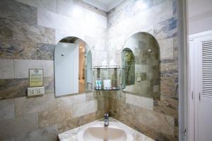 Koupelna v ubytování Clarkton Hotel Apartment