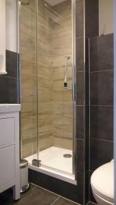 Vannituba majutusasutuses Basislager Altenau