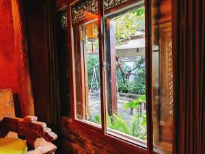 Big Tree Guesthouse - Naxi old style外面的花园