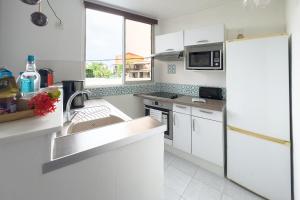 Ti Arums - Appt climatisé vue mer tesisinde mutfak veya mini mutfak