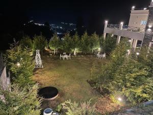 Orchard Valley View外面的花园