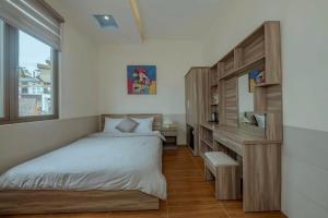 Postel nebo postele na pokoji v ubytování Dreamy Hotel Dalat