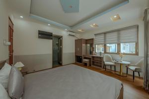 Postel nebo postele na pokoji v ubytování Dreamy Hotel Dalat