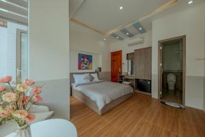 Postel nebo postele na pokoji v ubytování Dreamy Hotel Dalat