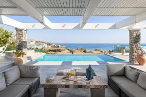 Hồ bơi trong/gần Modern Luxury Villa