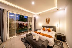 Ένα ή περισσότερα κρεβάτια σε δωμάτιο στο PROMO! Bali Rosa Villa Luxury & Cozy 2Bedroom in Canggu - Dedicated to Digital Nomad +40 φωτογραφίες