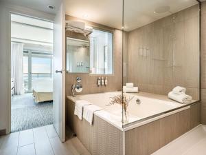 Ванная комната в Sofitel Quiberon Thalassa sea & spa