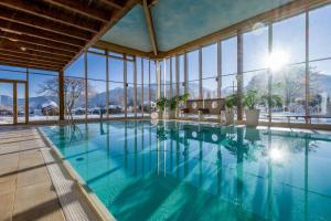Der Swimmingpool an oder in der Nähe von Hotel Sommer-Haus am See