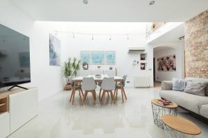 TV a/nebo společenská místnost v ubytování Es Closet