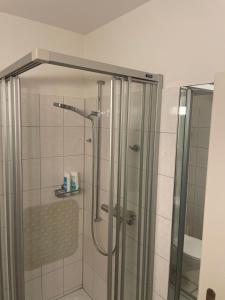 Koupelna v ubytování Zimmer mit privatem Badezimmer in guter Lage + 34 fotografií