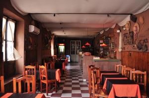 a dining room with tables and chairs in a restaurant at Casagrande Hotel Boutique in Tinogasta