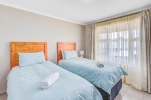 Airville Luxury Apartments, 7min Drive to Cresta Mall客房内的一张或多张床位