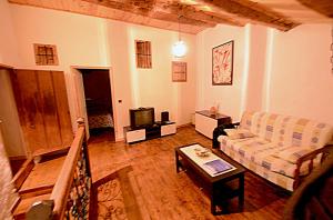 a living room with a couch and a tv at Casa Rural Alamar in Tiedra