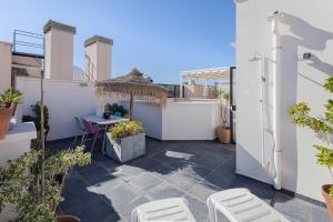 En balkon eller terrasse på Historic Centre + Rooftop + Parking