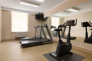 Fitnesscenter och/eller fitnessfaciliteter på Days Inn by Wyndham Ottawa West
