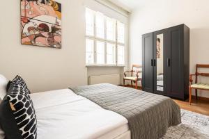 Postel nebo postele na pokoji v ubytování Luxury Square view apartment #18