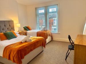 Postel nebo postele na pokoji v ubytování The Coral Guest House 1 Fratton Park Portsmouth