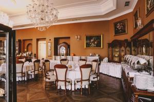 Reštaurácia alebo iné gastronomické zariadenie v ubytovaní Pałac Żelechów Spa & Wellness