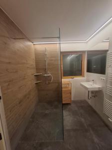 Kúpeľňa v ubytovaní Ferienhaus Fallenegger + 20 fotografií