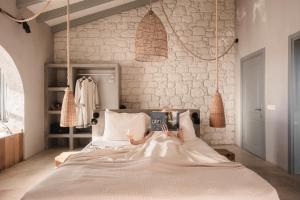 Postel nebo postele na pokoji v ubytování GAIA Alaçatı Bazaar