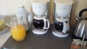 Příslušenství pro přípravu čaje a kávy v ubytování La Soleada