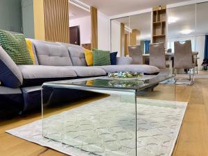 Gallery image of Apartment No 506 Lebada Lake in Pantelimon +26 photos