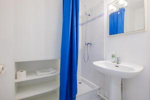 Koupelna v ubytování Residhotel Cannes Festival + 12 fotografií