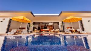 Bazén v ubytování Villa Damiana Boutique Hotel and Villa nebo v jeho okolí