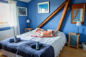 Postel nebo postele na pokoji v ubytování Gits Gard + 20 fotografií