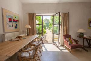 a dining room with a large wooden table and chairs at Les Beaumettes, villa provençale à deux pas de Gordes in Beaumettes
