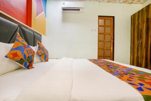 Postel nebo postele na pokoji v ubytování FabHotel Twigo Inn