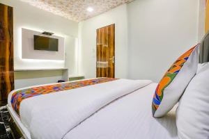 Postel nebo postele na pokoji v ubytování FabHotel Twigo Inn