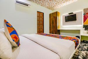TV a/nebo společenská místnost v ubytování FabHotel Twigo Inn