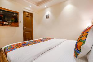 Postel nebo postele na pokoji v ubytování FabHotel Twigo Inn
