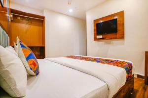 Postel nebo postele na pokoji v ubytování FabHotel Twigo Inn